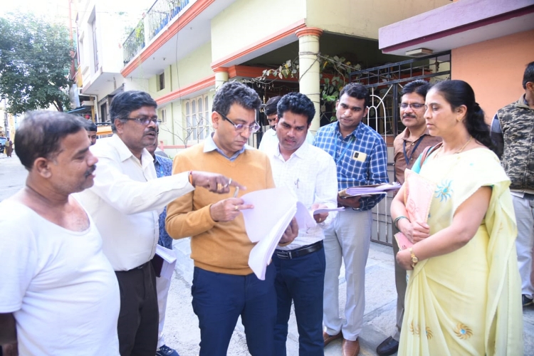 BBMP commissioner visited every house to check voters list