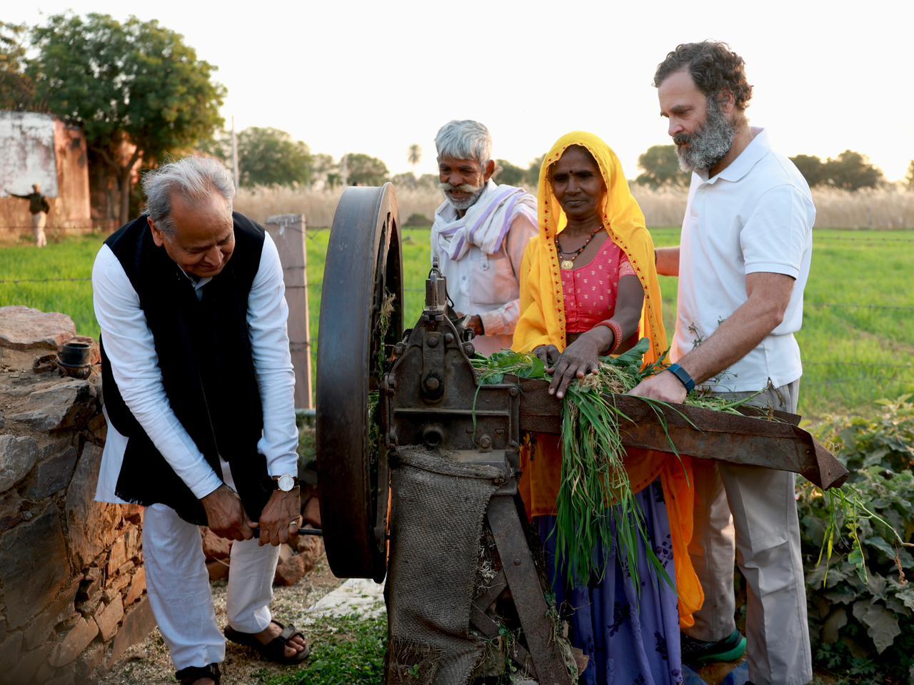 Rahul Gandhi reached Dalit farmer house