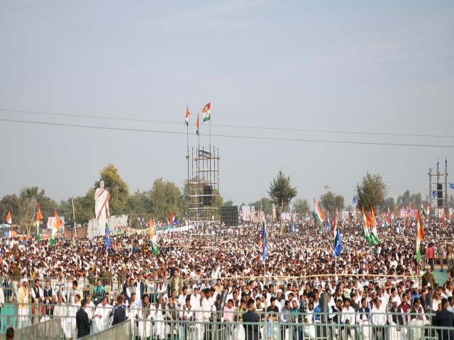 अलवर में राहुल गांधी की सभा