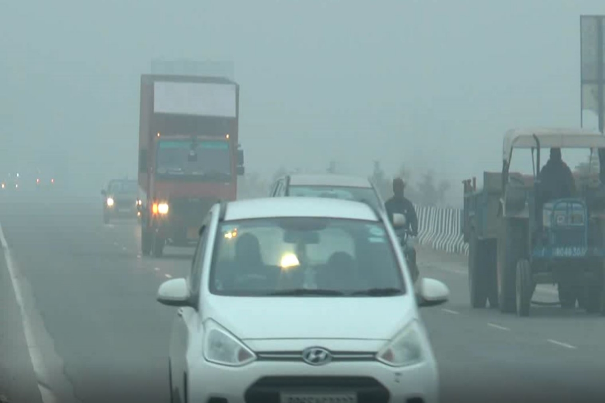 Fog reduced speed of vehicles in Ambala