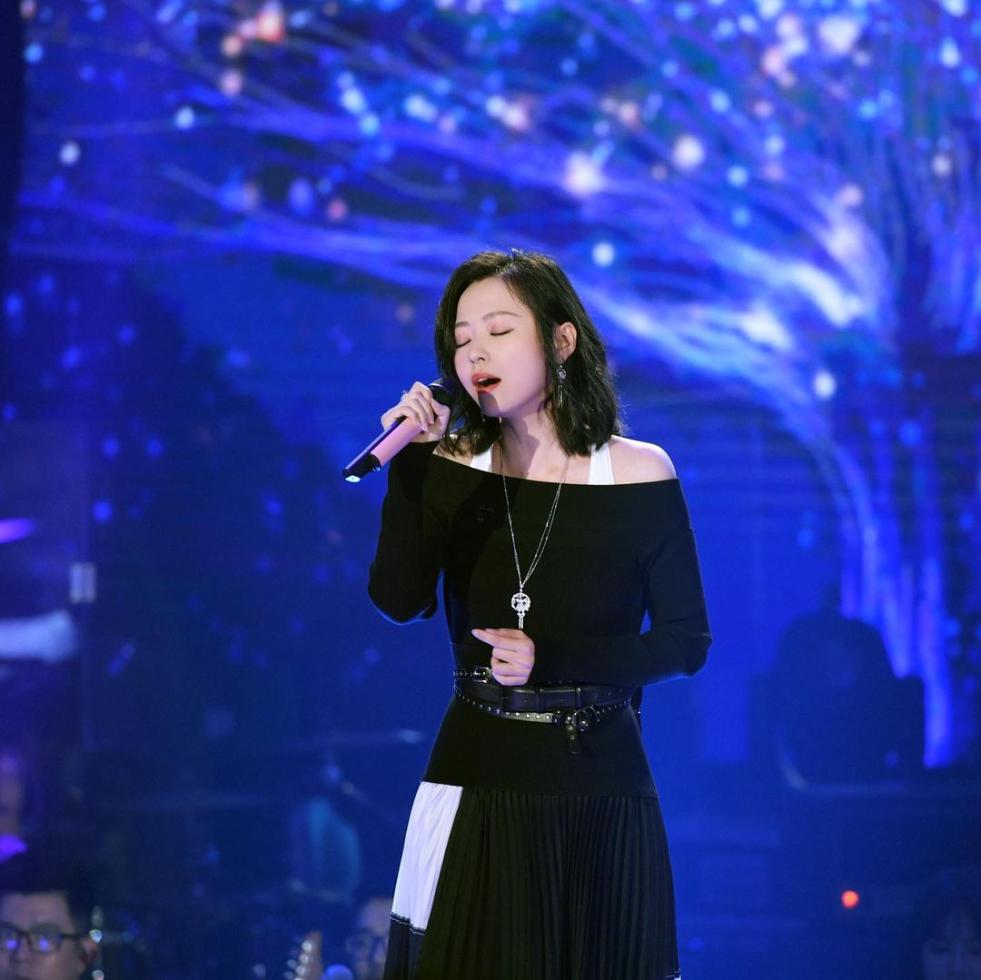 Chinese singer infected herself