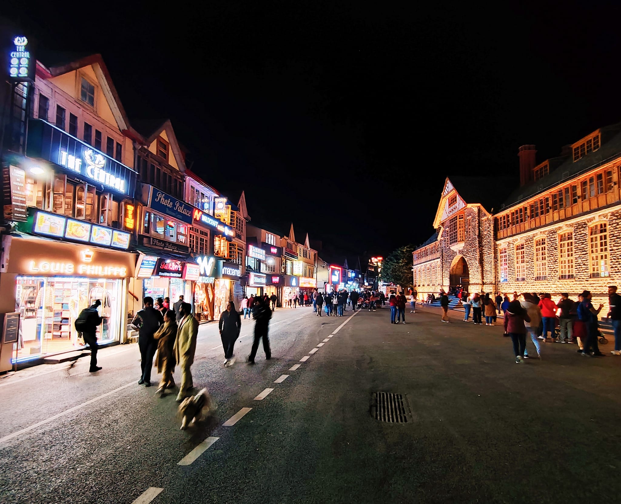 Crowd of tourists in Shimla on Christmas