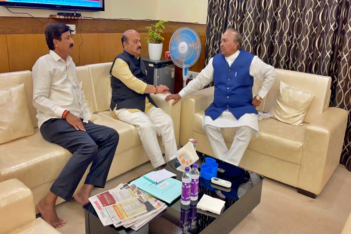 CM  with  KS Eshwarappa, Ramesh Jarakiholi