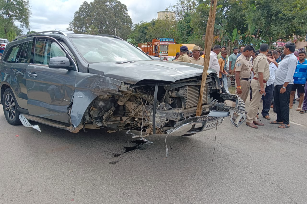 Prime Minister Modi's Brother car met with an accident near mysuru of Karnataka