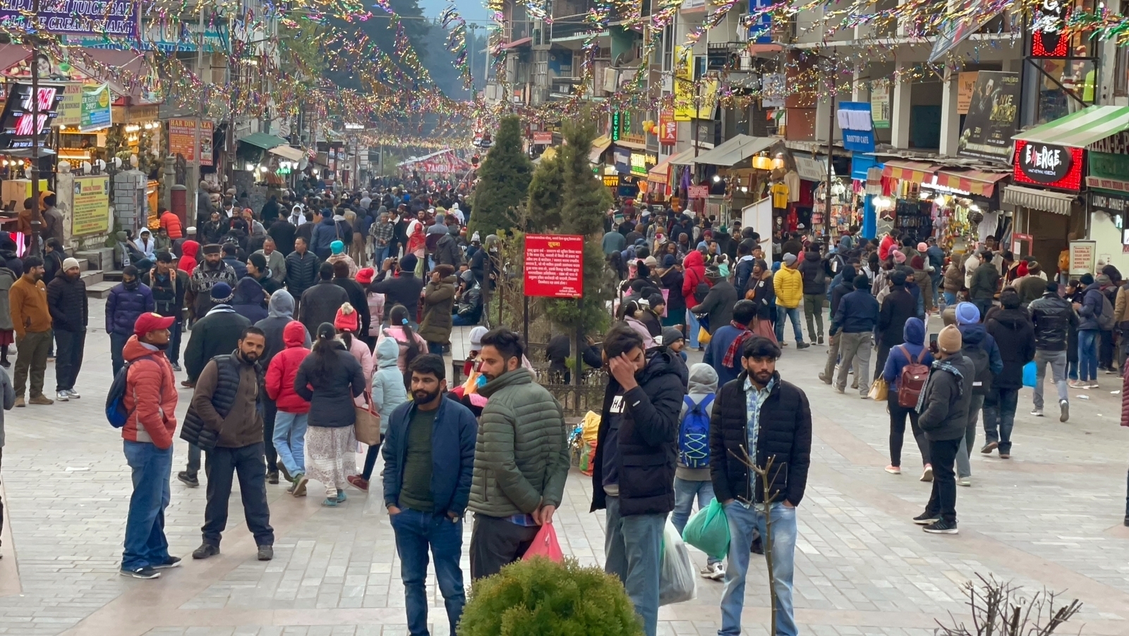 Tourists in Manal