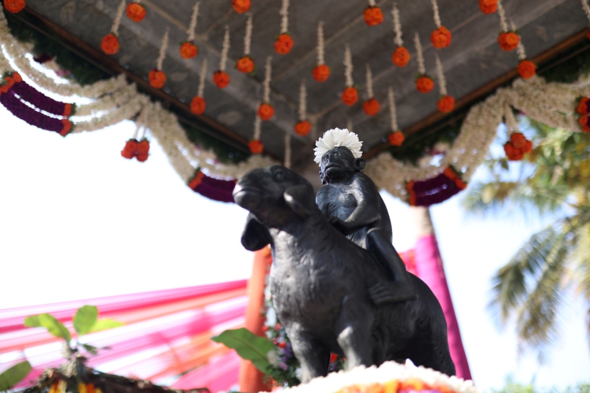 An idol built in memory of the baby monkey Chintu