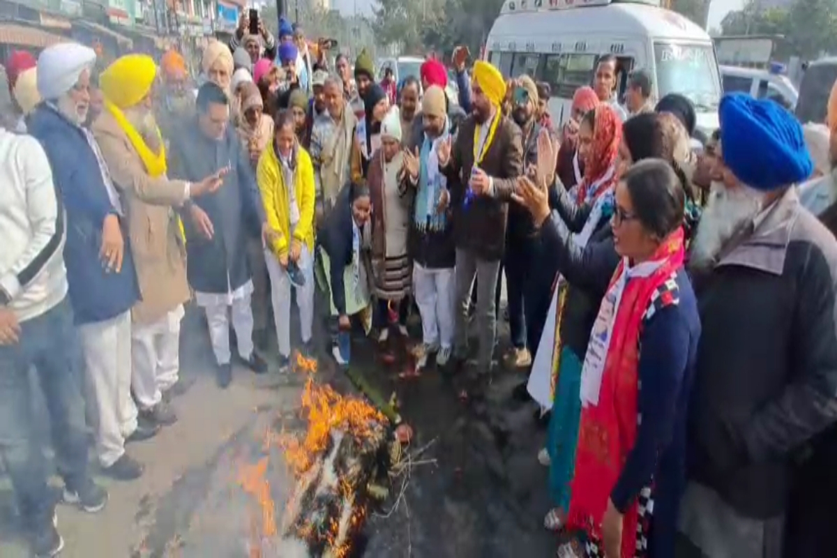 Effigy of Haryana Sports Minister burnt