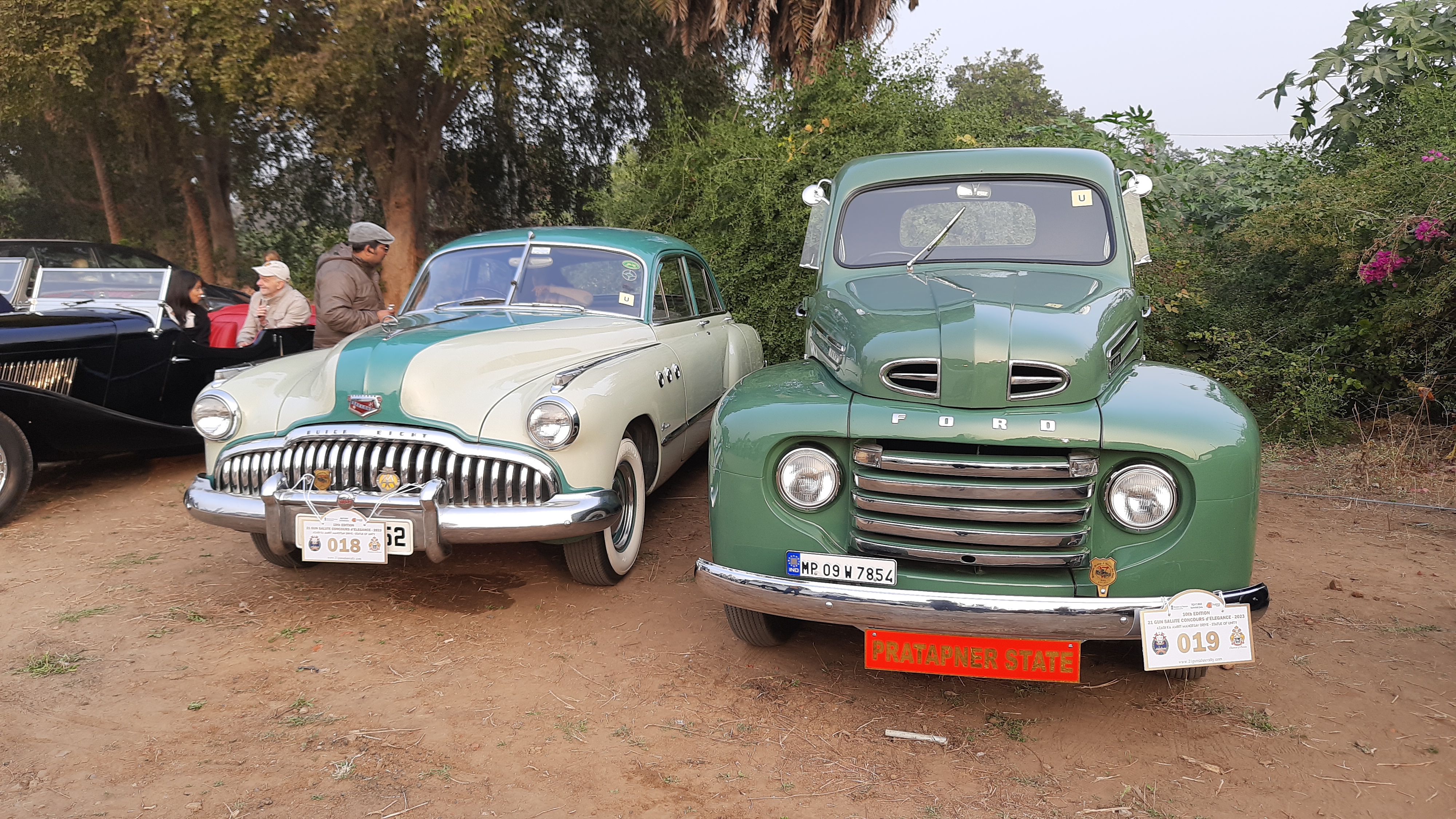 Classic cars flaunt in vintage car rally