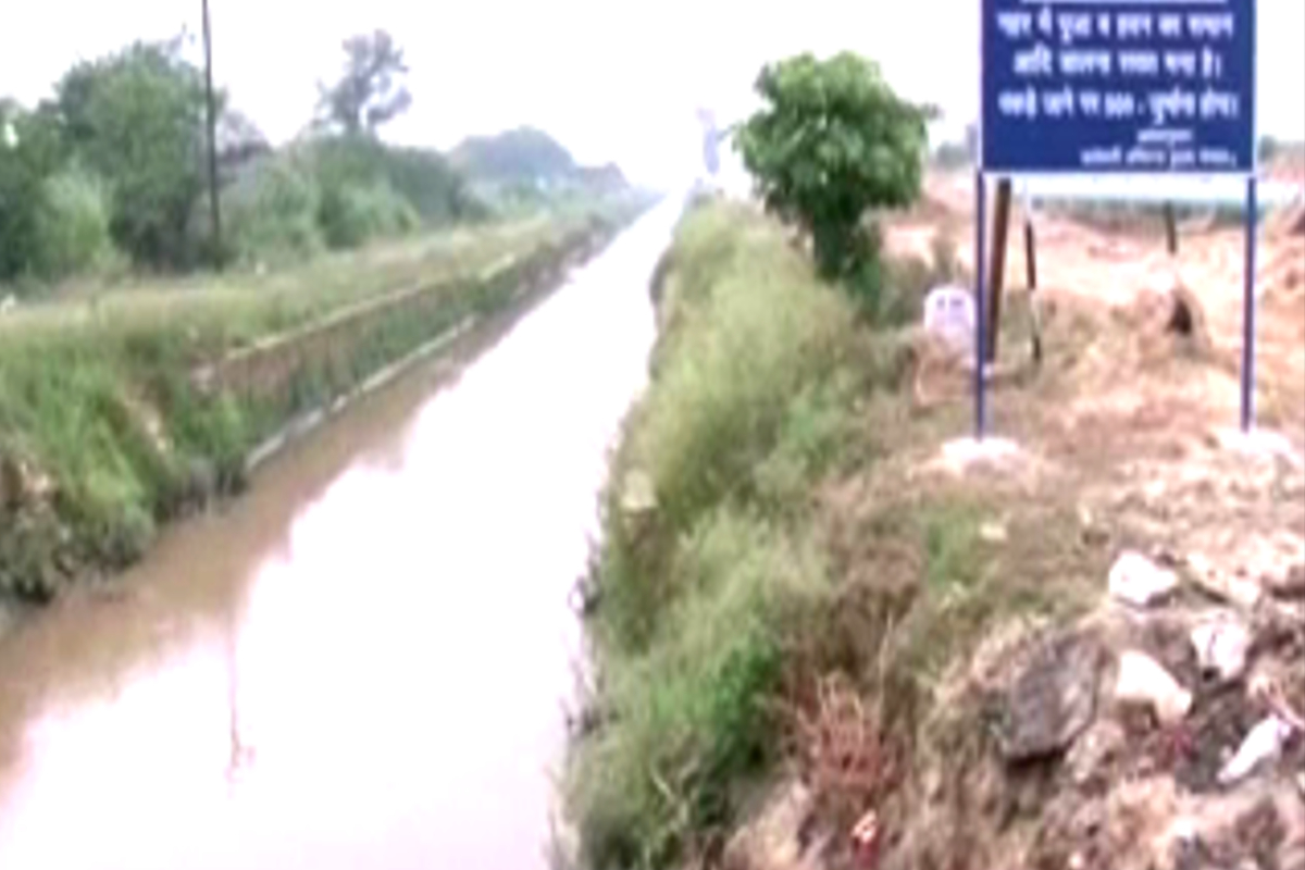 Drinking water crisis in Gurugram Canal broken in Kharkhoda of Sonipat NCR canal broken in Sonipat