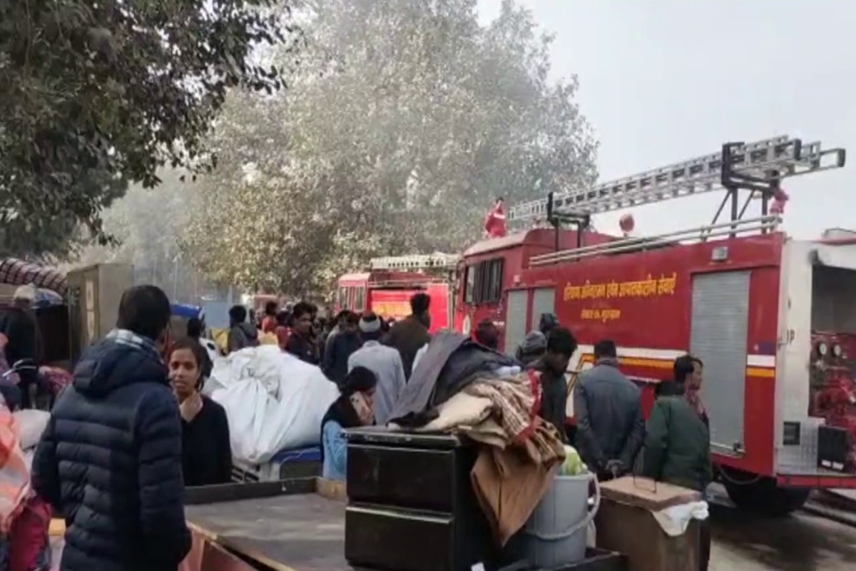 fire broke out in slums in gurugram