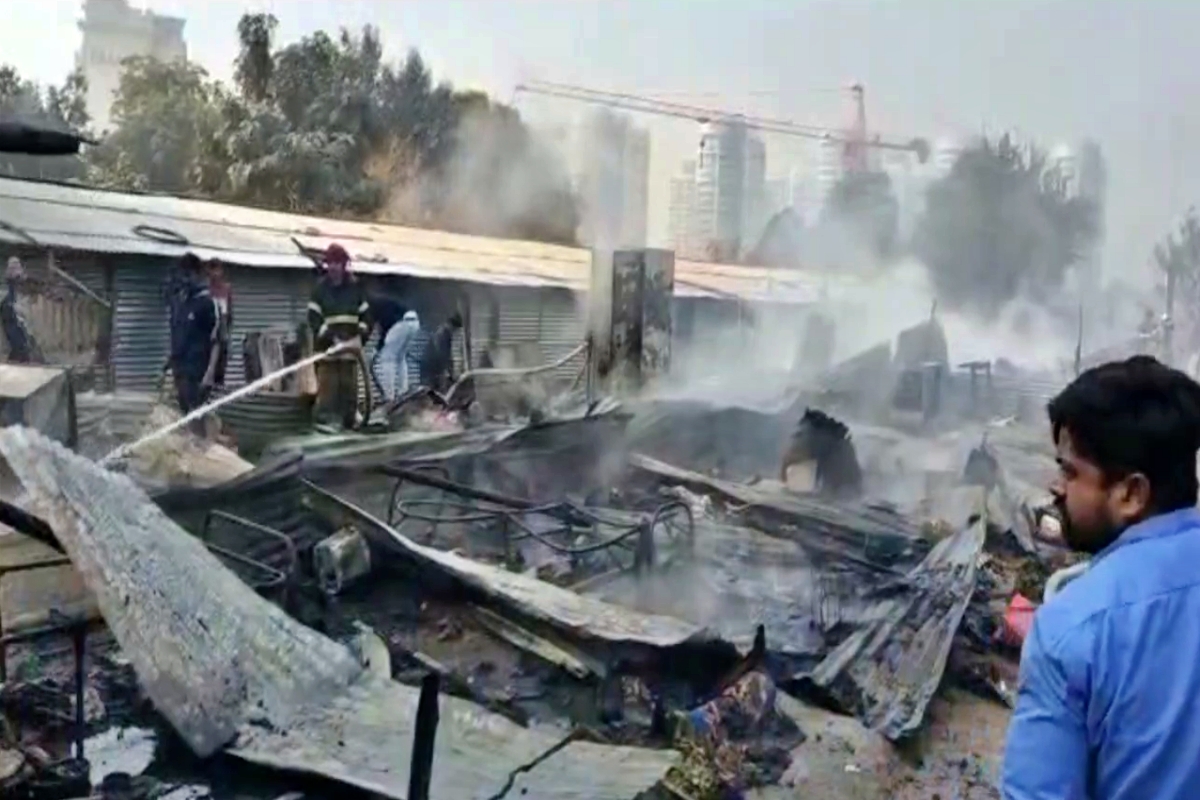 fire broke out in slums in gurugram