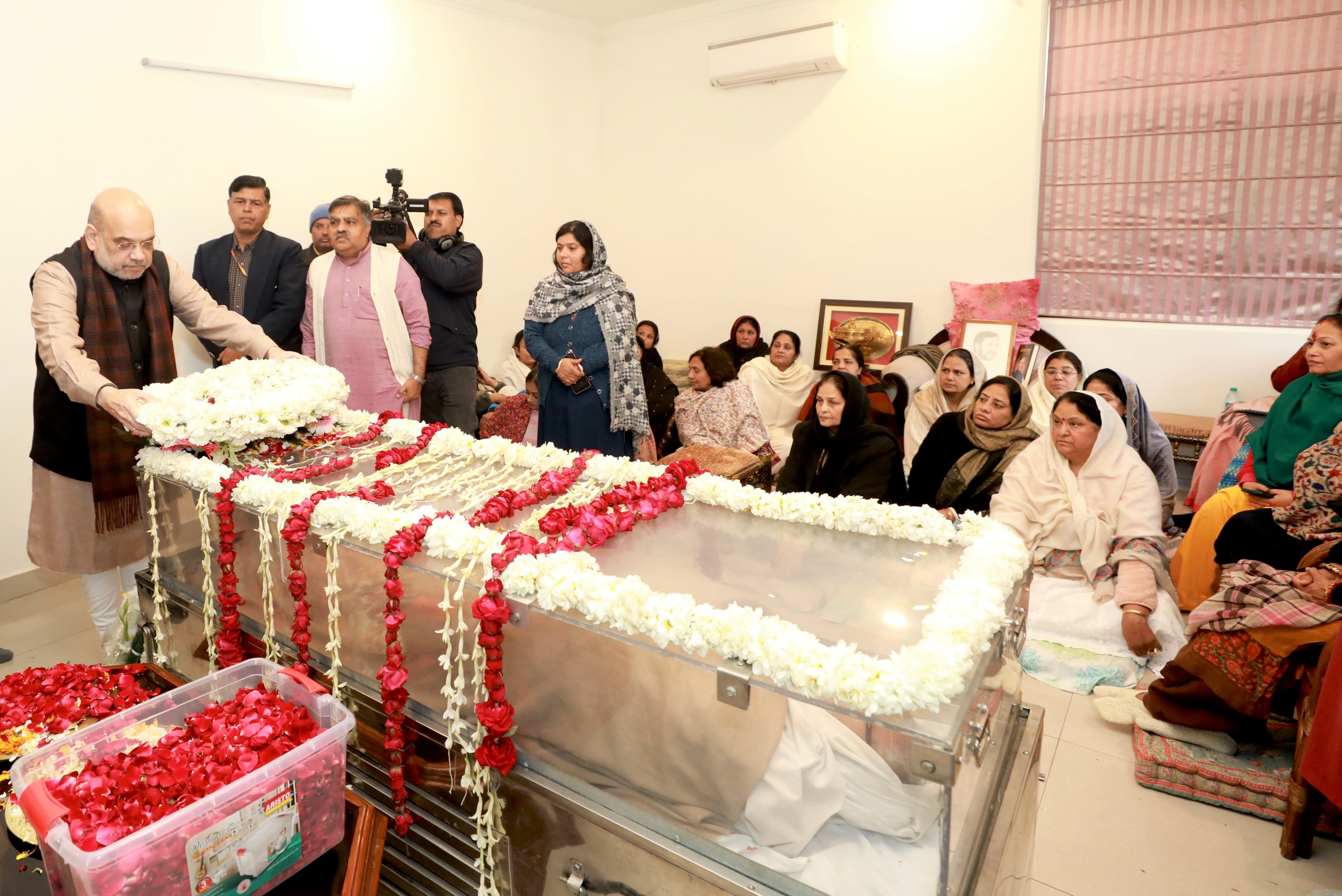 socialist-leader-sharad-yadav-last-rites-in-delhi-celebrities-attended-and-paid-tribute