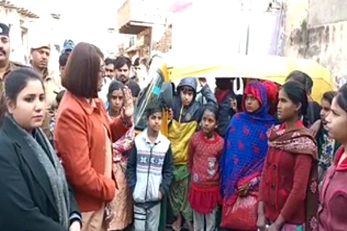 Haryana Women Commission President Renu Bhatia in Faridabad slums Area in Faridabad