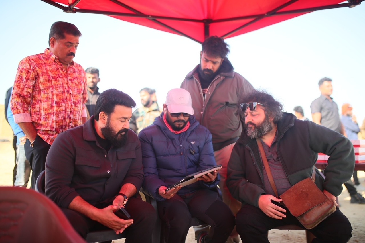 Malaikottai Vaaliban shooting starts  Malaikottai Vaaliban shooting  Malaikottai Vaaliban  Mohanlal Liju Jose Pellissery movie  Mohanlal Liju Jose Pellissery  മോഹന്‍ലാലും കൂട്ടരും രാജസ്ഥാനിലെ ജയ്‌സാല്‍മീറില്‍  മോഹന്‍ലാല്‍  മോഹന്‍ലാലും ലിജോ ജോസ്‌ പെല്ലിശ്ശേരിയും  ലിജോ ജോസ്‌ പെല്ലിശ്ശേരി  മലൈക്കോട്ടൈ വാലിബന്‍റെ ചിത്രീകരണം  മലൈക്കോട്ടൈ വാലിബന്‍