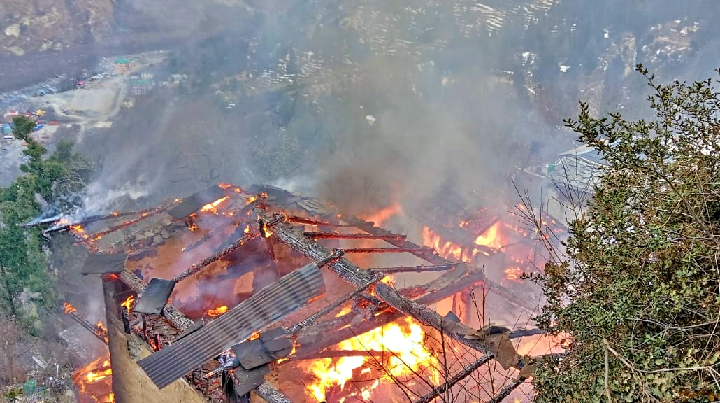 2 House caught fire in Bharmour