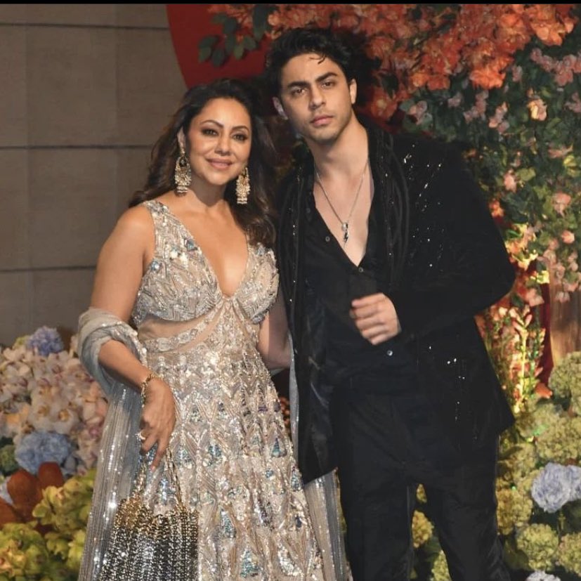 Aryan, on the other hand, was seen posing with his mother Gauri Khan in an all-black suit. Gauri looked extremely beautiful in a silver lehenga.