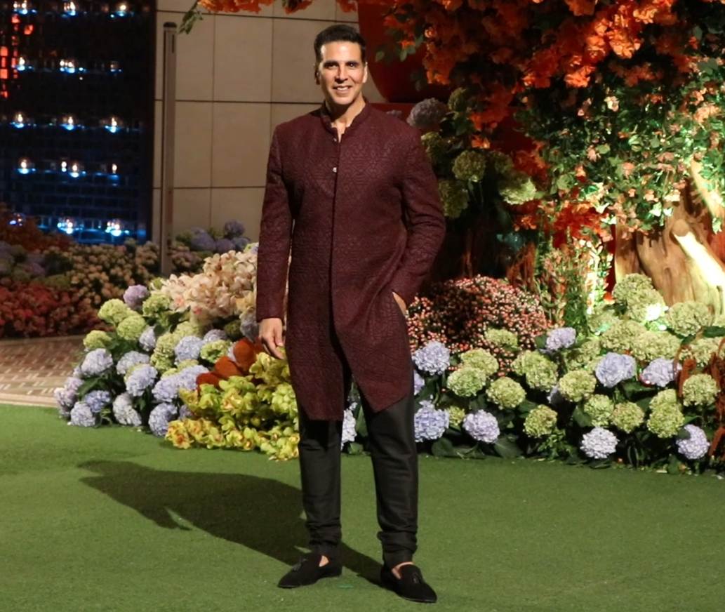 Actor Akshay Kumar donned a maroon sherwani and was seen posing in front of the paps.