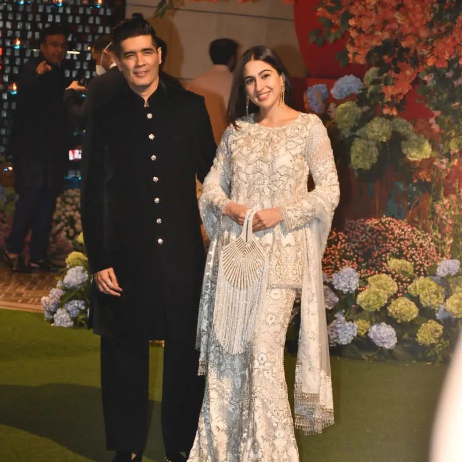 'Atrangi Re' actor Sara Ali Khan opted for an off-white gharara and was seen posing in front of the shutterbugs along with designer Manish Malhotra.