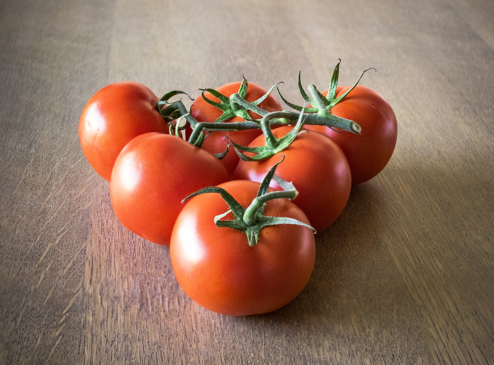 Make a paste by blending tomato and lemon juice. Apply this around your eyes and leave it on for 20 minutes. Rinse it off thoroughly. Do this once or twice a week. (ANI)