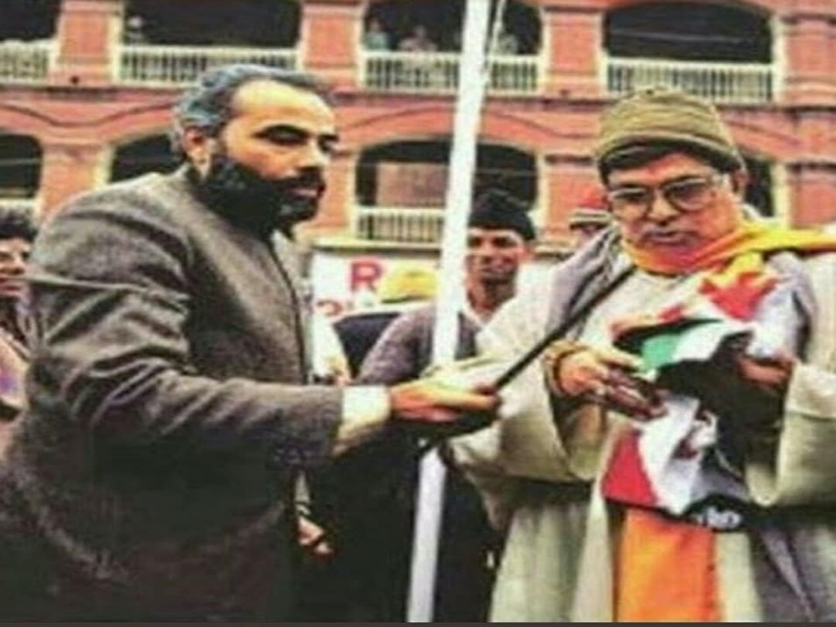 In 1992, Narendra Modi traveled from Kanyakumari to Kashmir taking the responsibility of hoisting the tricolor at Lal Chowk