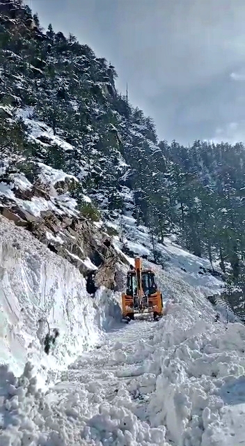 Glacier fell in kinnaur.