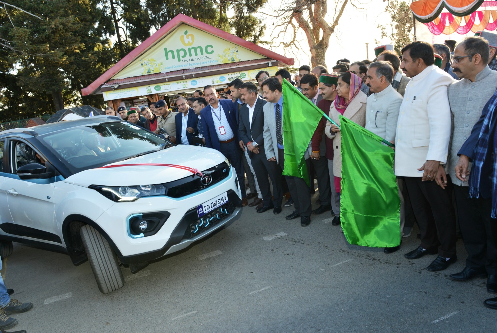 Himachal CM Sukhvinder Singh Sukhu flagged off electric vehicles.