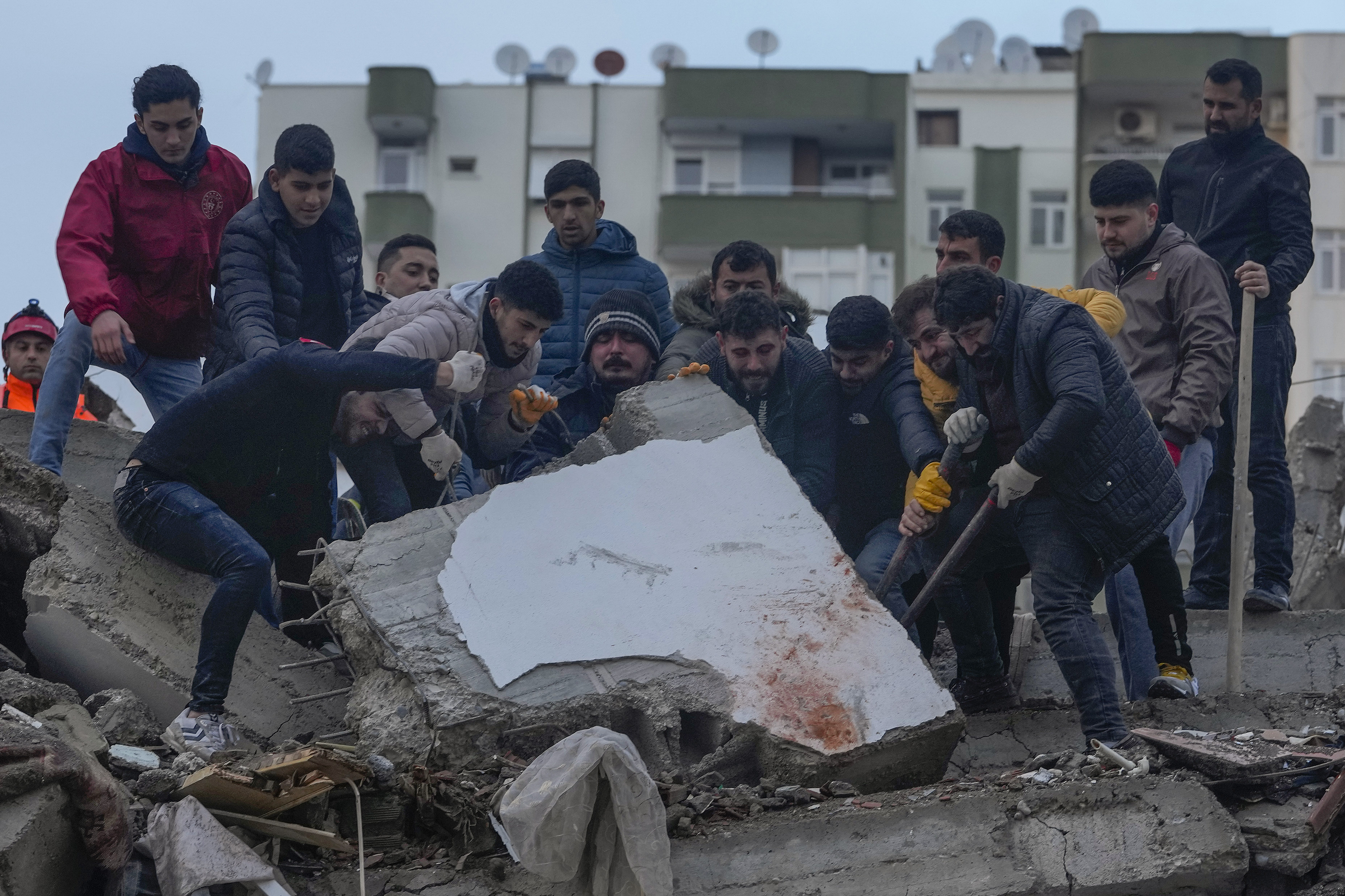 Quake deaths pass 5,000 as Turkey, Syria look for survivors