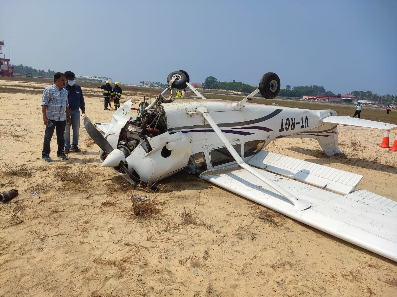 Aviation Academy  Training aircraft accident  Rajiv Gandhi Aviation Academy  Thiruvananthapuram International Airport  Rajiv Gandhi  ഏവിയേഷൻ അക്കാദമിയുടെ പരിശീലന വിമാനം  ഏവിയേഷൻ അക്കാദമി  പരിശീലന വിമാനം  വിമാനം  വിമാനം വിമാനത്താവളത്തിൽ ഇടിച്ചിറക്കി  അപകടത്തില്‍ ആളപായമില്ല  രാജീവ് ഗാന്ധി ഏവിയേഷൻ അക്കാദമി  രാജീവ് ഗാന്ധി  തിരുവനന്തപുരം