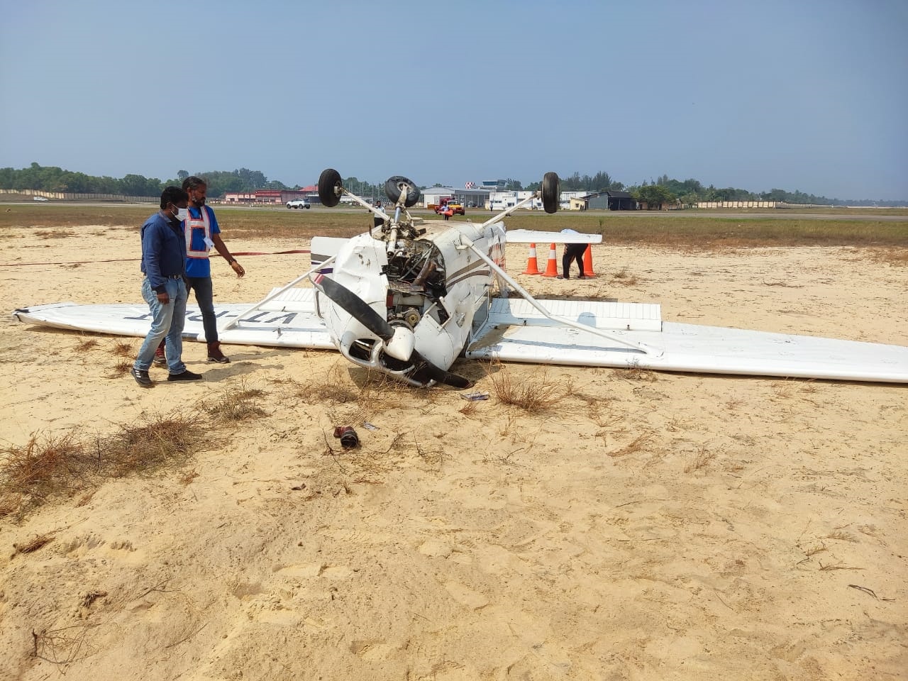 Aviation Academy  Training aircraft accident  Rajiv Gandhi Aviation Academy  Thiruvananthapuram International Airport  Rajiv Gandhi  ഏവിയേഷൻ അക്കാദമിയുടെ പരിശീലന വിമാനം  ഏവിയേഷൻ അക്കാദമി  പരിശീലന വിമാനം  വിമാനം  വിമാനം വിമാനത്താവളത്തിൽ ഇടിച്ചിറക്കി  അപകടത്തില്‍ ആളപായമില്ല  രാജീവ് ഗാന്ധി ഏവിയേഷൻ അക്കാദമി  രാജീവ് ഗാന്ധി  തിരുവനന്തപുരം