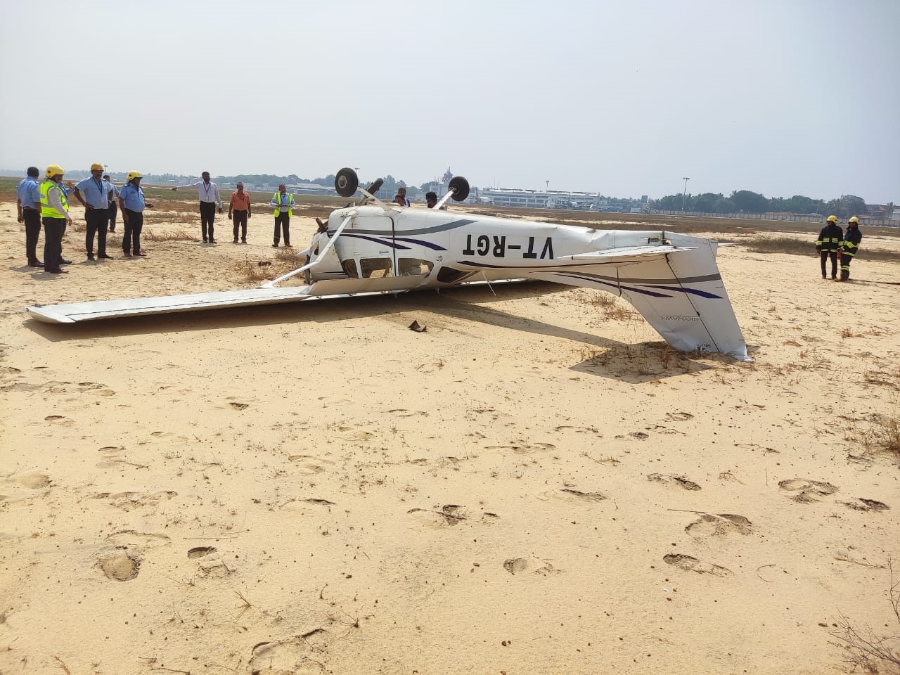 Aviation Academy  Training aircraft accident  Rajiv Gandhi Aviation Academy  Thiruvananthapuram International Airport  Rajiv Gandhi  ഏവിയേഷൻ അക്കാദമിയുടെ പരിശീലന വിമാനം  ഏവിയേഷൻ അക്കാദമി  പരിശീലന വിമാനം  വിമാനം  വിമാനം വിമാനത്താവളത്തിൽ ഇടിച്ചിറക്കി  അപകടത്തില്‍ ആളപായമില്ല  രാജീവ് ഗാന്ധി ഏവിയേഷൻ അക്കാദമി  രാജീവ് ഗാന്ധി  തിരുവനന്തപുരം