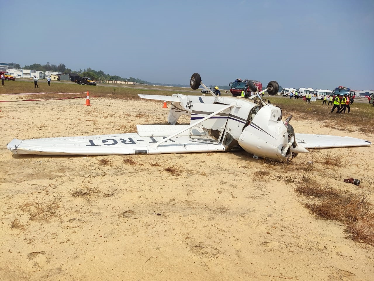 Aviation Academy  Training aircraft accident  Rajiv Gandhi Aviation Academy  Thiruvananthapuram International Airport  Rajiv Gandhi  ഏവിയേഷൻ അക്കാദമിയുടെ പരിശീലന വിമാനം  ഏവിയേഷൻ അക്കാദമി  പരിശീലന വിമാനം  വിമാനം  വിമാനം വിമാനത്താവളത്തിൽ ഇടിച്ചിറക്കി  അപകടത്തില്‍ ആളപായമില്ല  രാജീവ് ഗാന്ധി ഏവിയേഷൻ അക്കാദമി  രാജീവ് ഗാന്ധി  തിരുവനന്തപുരം