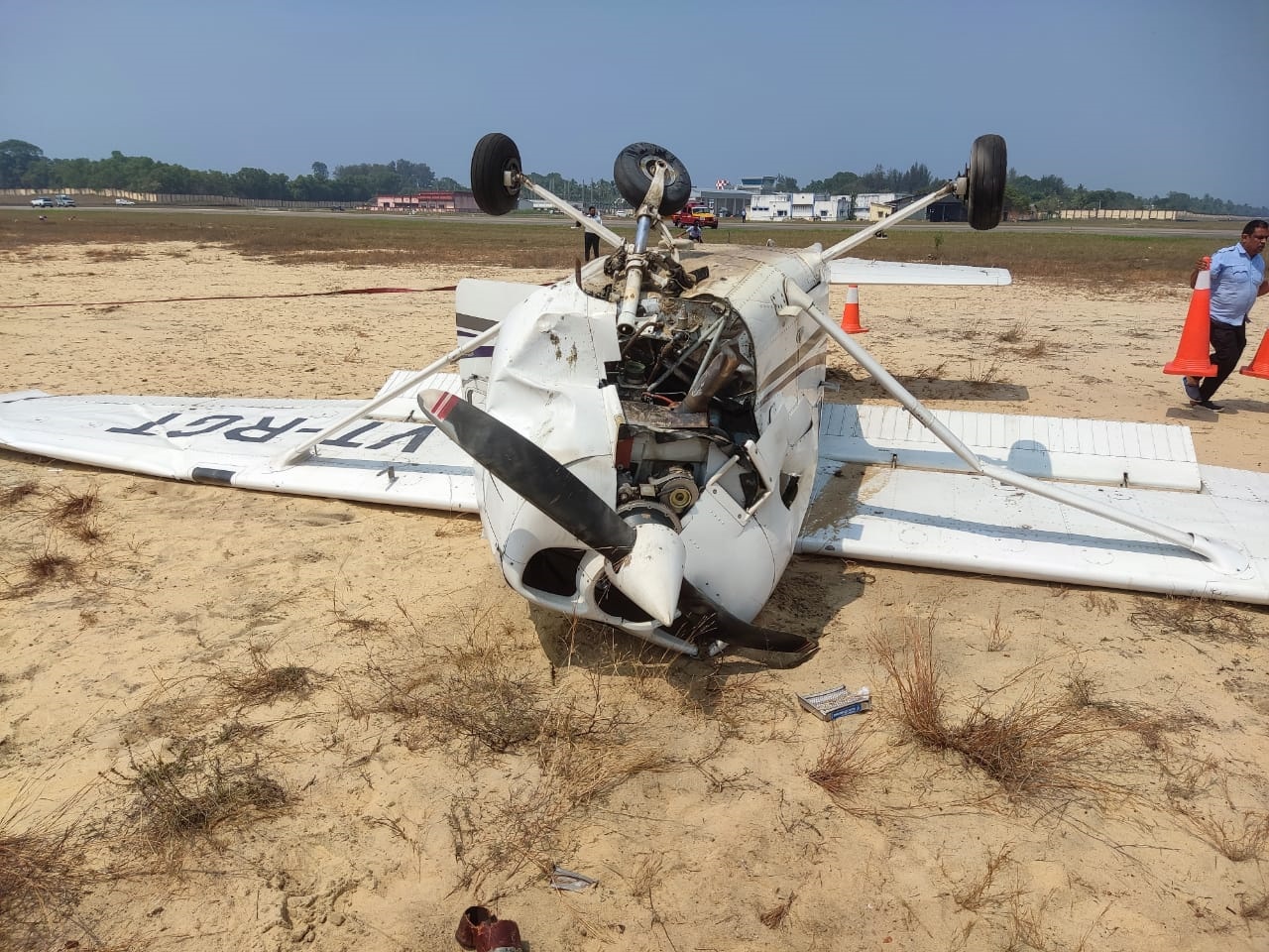 Aviation Academy  Training aircraft accident  Rajiv Gandhi Aviation Academy  Thiruvananthapuram International Airport  Rajiv Gandhi  ഏവിയേഷൻ അക്കാദമിയുടെ പരിശീലന വിമാനം  ഏവിയേഷൻ അക്കാദമി  പരിശീലന വിമാനം  വിമാനം  വിമാനം വിമാനത്താവളത്തിൽ ഇടിച്ചിറക്കി  അപകടത്തില്‍ ആളപായമില്ല  രാജീവ് ഗാന്ധി ഏവിയേഷൻ അക്കാദമി  രാജീവ് ഗാന്ധി  തിരുവനന്തപുരം