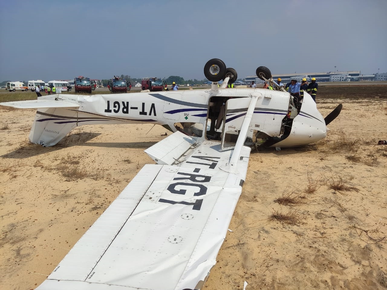 Aviation Academy  Training aircraft accident  Rajiv Gandhi Aviation Academy  Thiruvananthapuram International Airport  Rajiv Gandhi  ഏവിയേഷൻ അക്കാദമിയുടെ പരിശീലന വിമാനം  ഏവിയേഷൻ അക്കാദമി  പരിശീലന വിമാനം  വിമാനം  വിമാനം വിമാനത്താവളത്തിൽ ഇടിച്ചിറക്കി  അപകടത്തില്‍ ആളപായമില്ല  രാജീവ് ഗാന്ധി ഏവിയേഷൻ അക്കാദമി  രാജീവ് ഗാന്ധി  തിരുവനന്തപുരം