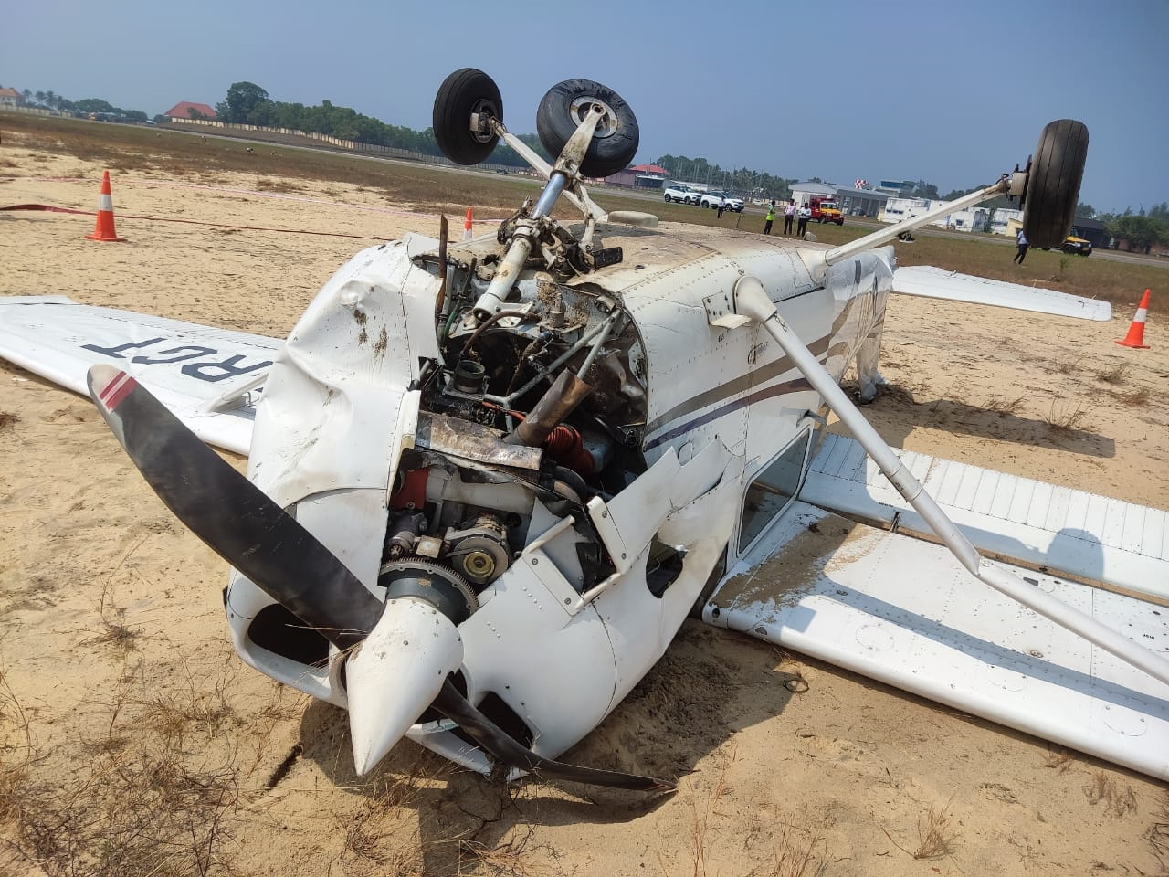 Aviation Academy  Training aircraft accident  Rajiv Gandhi Aviation Academy  Thiruvananthapuram International Airport  Rajiv Gandhi  ഏവിയേഷൻ അക്കാദമിയുടെ പരിശീലന വിമാനം  ഏവിയേഷൻ അക്കാദമി  പരിശീലന വിമാനം  വിമാനം  വിമാനം വിമാനത്താവളത്തിൽ ഇടിച്ചിറക്കി  അപകടത്തില്‍ ആളപായമില്ല  രാജീവ് ഗാന്ധി ഏവിയേഷൻ അക്കാദമി  രാജീവ് ഗാന്ധി  തിരുവനന്തപുരം