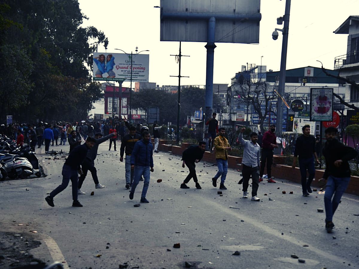lathi charge on students near Gandhi Park Dehradun