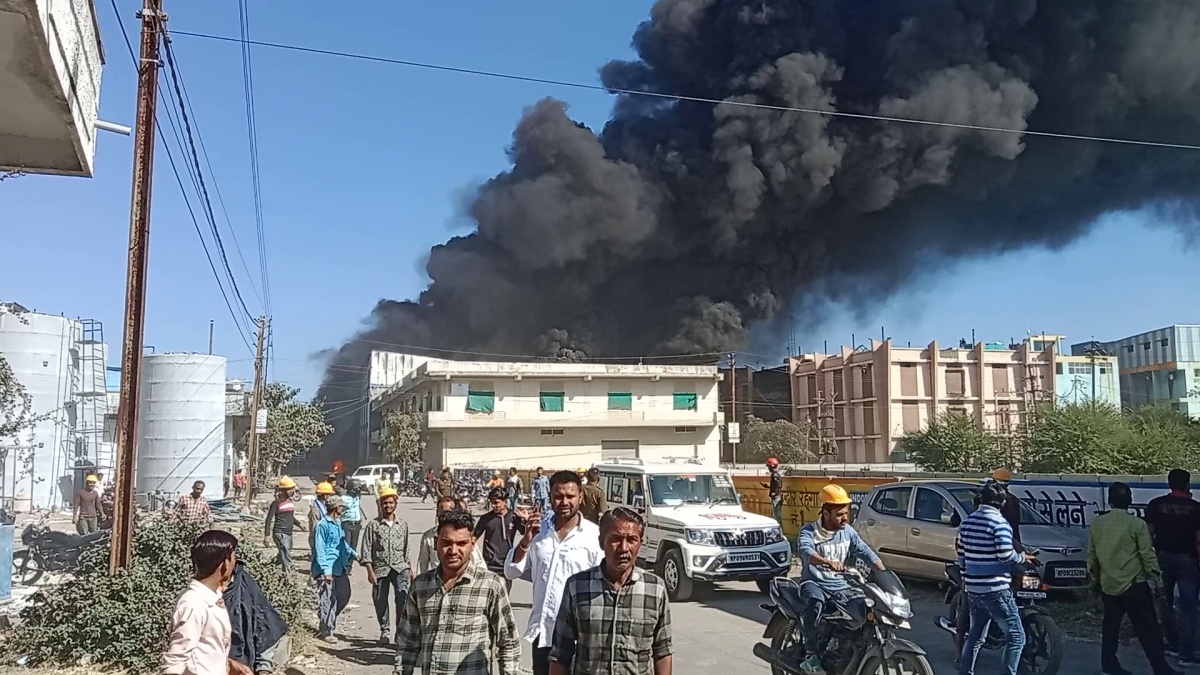 fire in sr compound area in indore