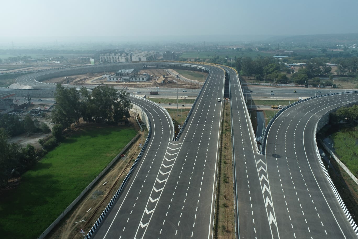 first section of Delhi Mumbai Expressway  Delhi Mumbai Expressway  PM Modi  പ്രധാനമന്ത്രി  ഡല്‍ഹി മുംബൈ എക്‌സ്‌പ്രസ് വേ  എക്‌സ്‌പ്രസ് വേ  ഇന്ത്യയിലെ ഏറ്റവും വലിയ എക്‌സ്‌പ്രസ് വേ  ഡല്‍ഹി  മുംബൈ  പ്രധാനമന്ത്രി നരേന്ദ്ര മോദി