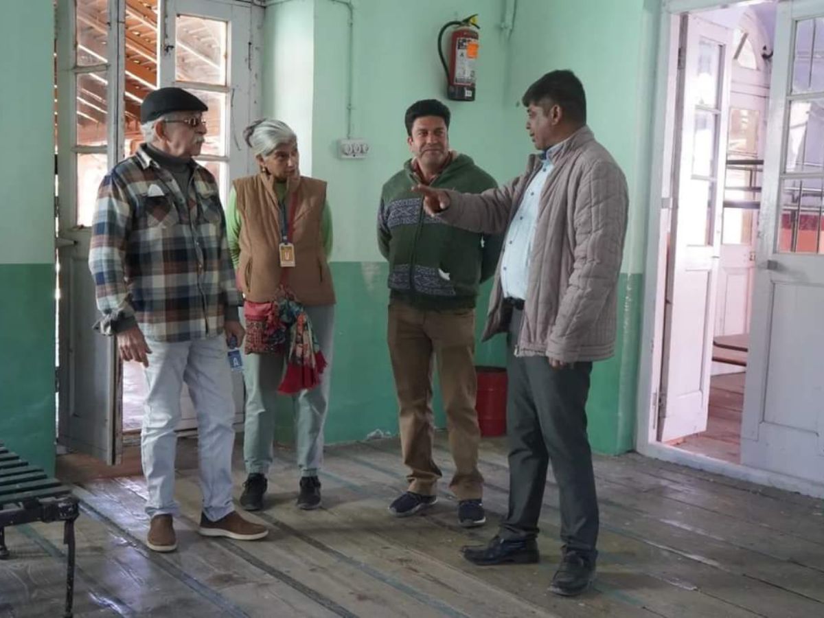 Naseeruddin Shah in Nainital: નસીરુદ્દીન શાહ દાયકાઓ પછી પોતાની કોલેજમાં પહોંચ્યા, જુની યાદો તાજી કરી