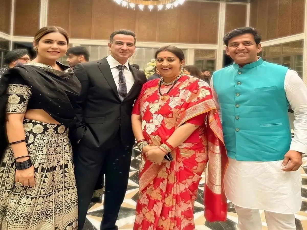 vSmriti Irani daughter Reception: ઈરાનીની દીકરીના રિસેપ્શનમાં પહોંચ્યા સેલેબ્સ, મૌની રોયે કરી તસવીર શેર