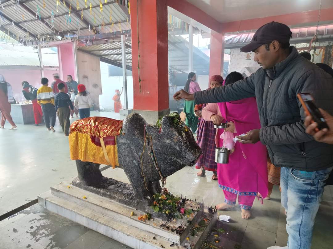 बिजली महादेव और सरवरी भूतनाथ मंदिर में उमड़ा आस्था का जन सैलाब