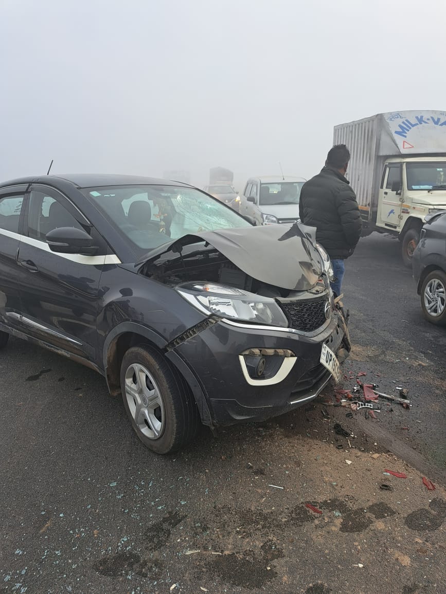 fog Delhi Meerut Expressway  Meerut Expressway accident  Many injured  cars collided  fog accident in up  Gaziabad  vehicles crash meerut  ഡൽഹി മീററ്റ് എക്‌സ്‌പ്രസ്‌ വേയിൽ  ഗാസിയാബാദ്  expressway accident