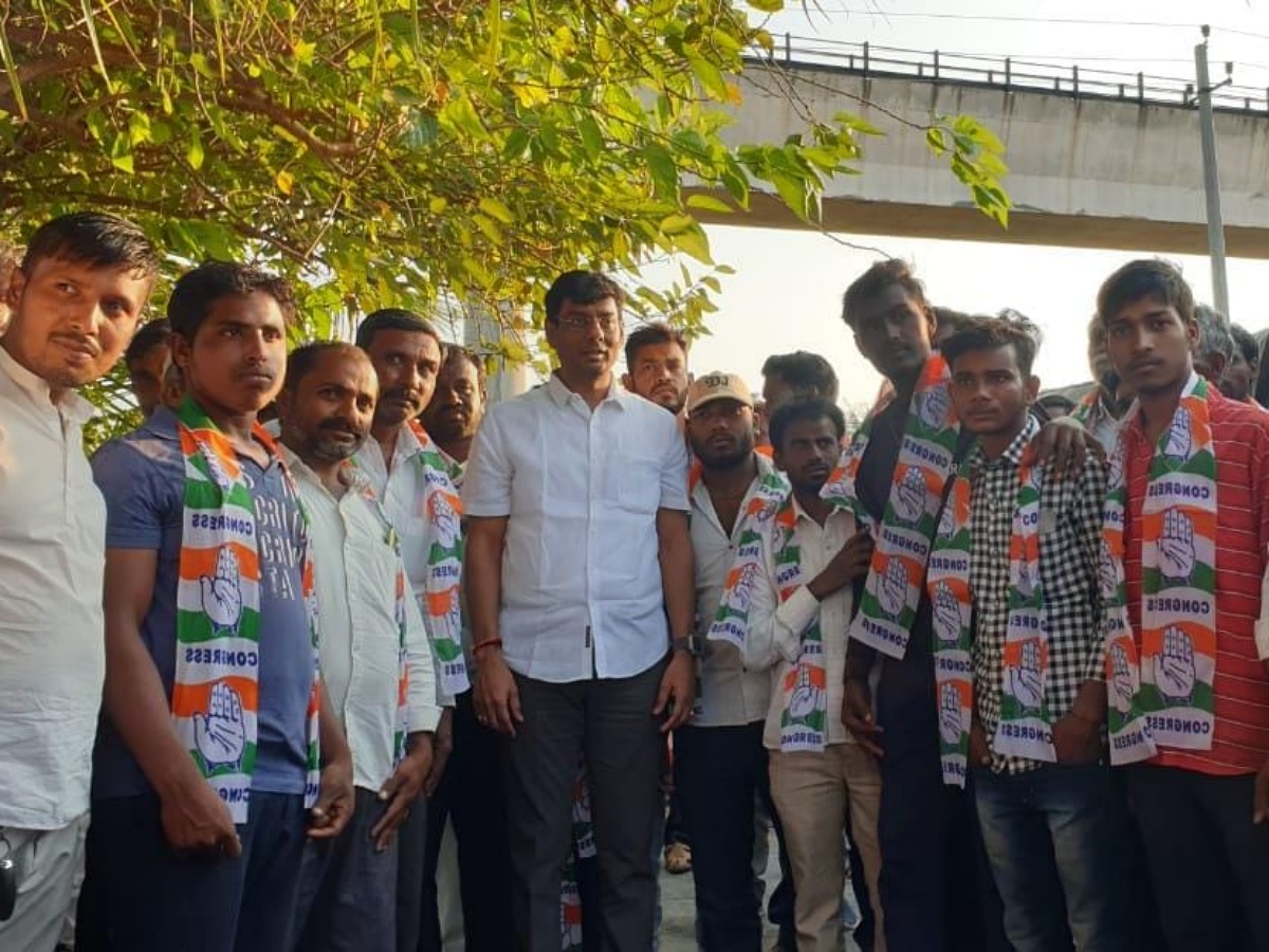 Sunil Gowda Patila with Congress workers