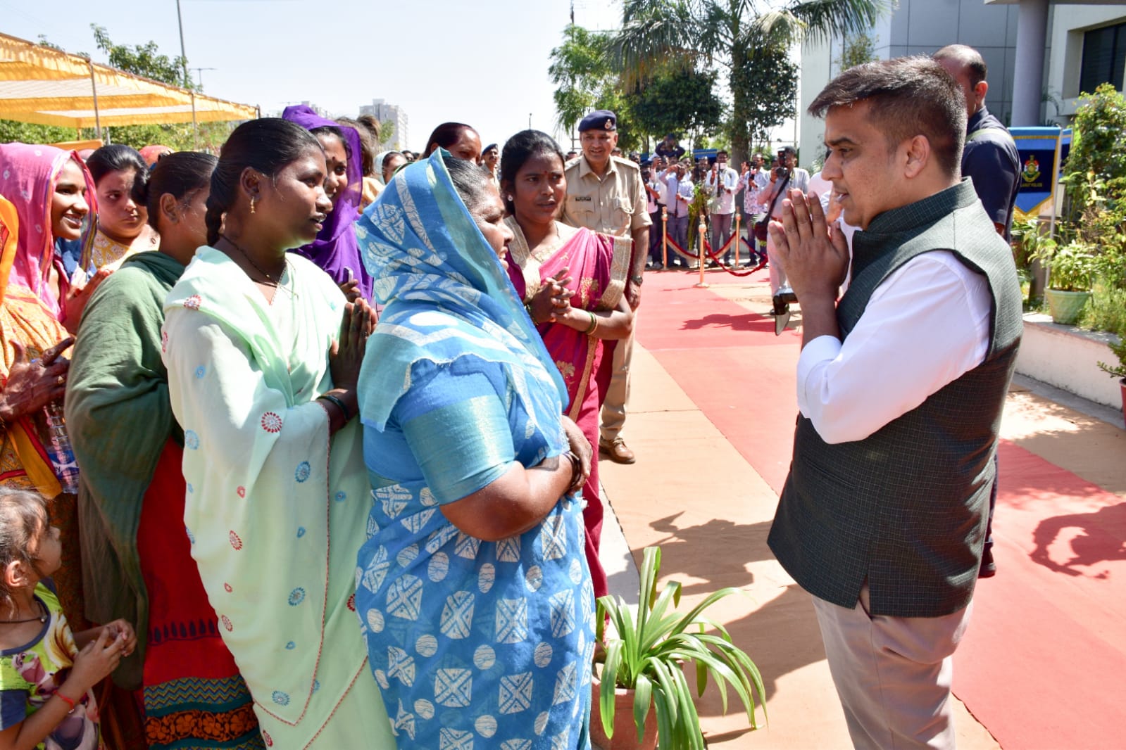 વ્યાજખોરોની લોભામણી વાતોમાં ન આવવા અપીલ