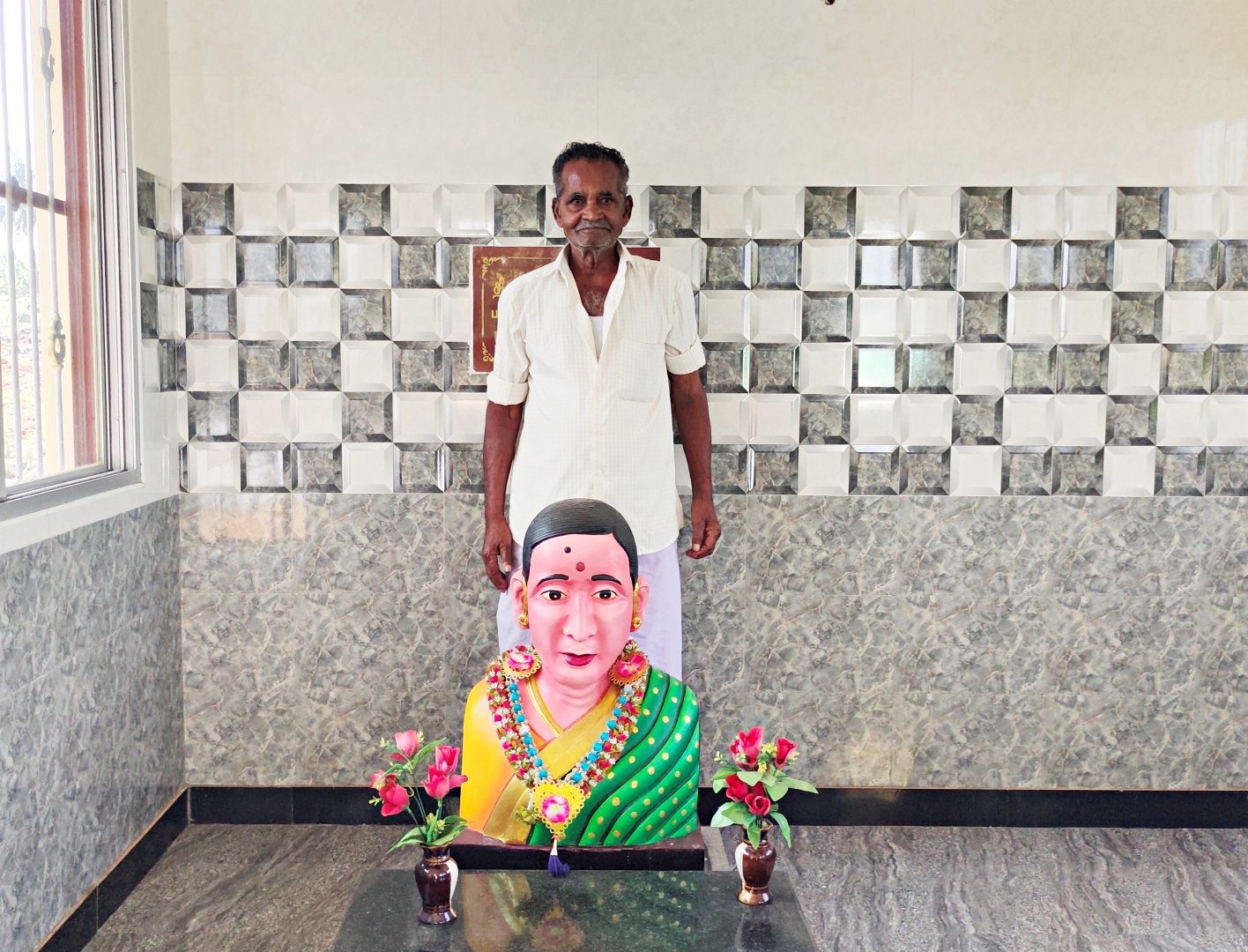 Farmer Worships Wife idol in Tamil Nadu