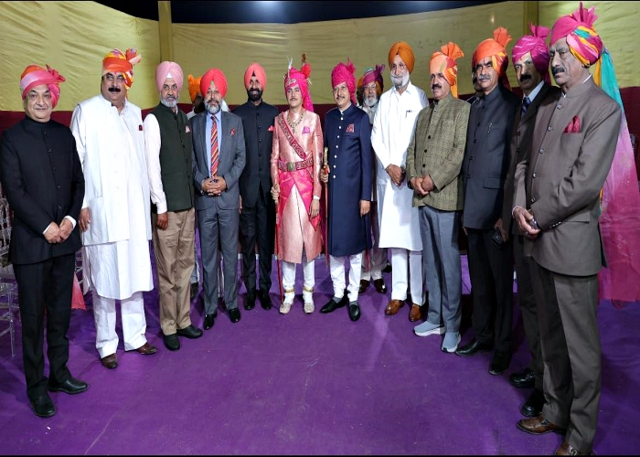 शादी में हिमाचल और पंजाब कांग्रेस के कई बड़े नेता शामिल हुए.