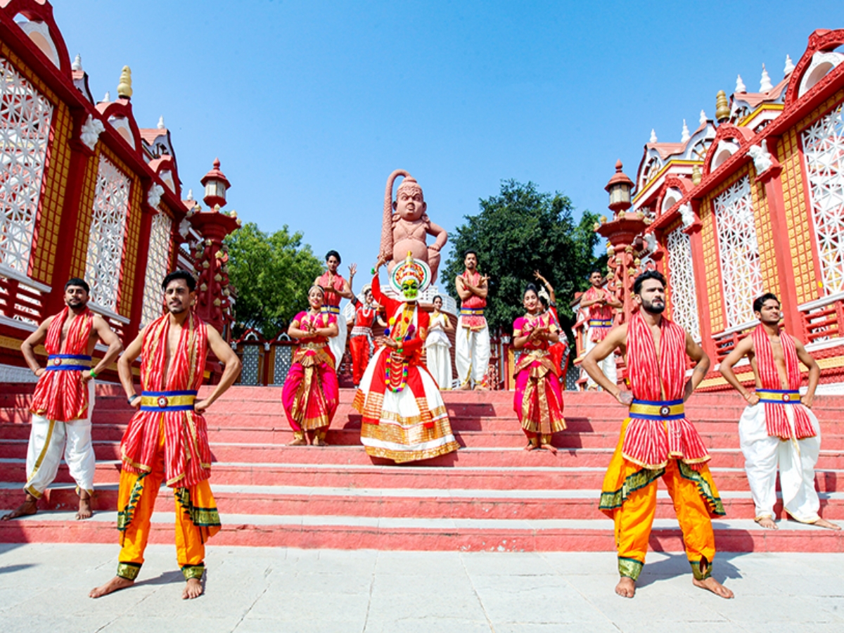 ರಾಮೋಜಿ ಫಿಲ್ಮ್ ಸಿಟಿಯಲ್ಲಿ ಕಲಾ ತಂಡಗಳ ಪ್ರದರ್ಶನ