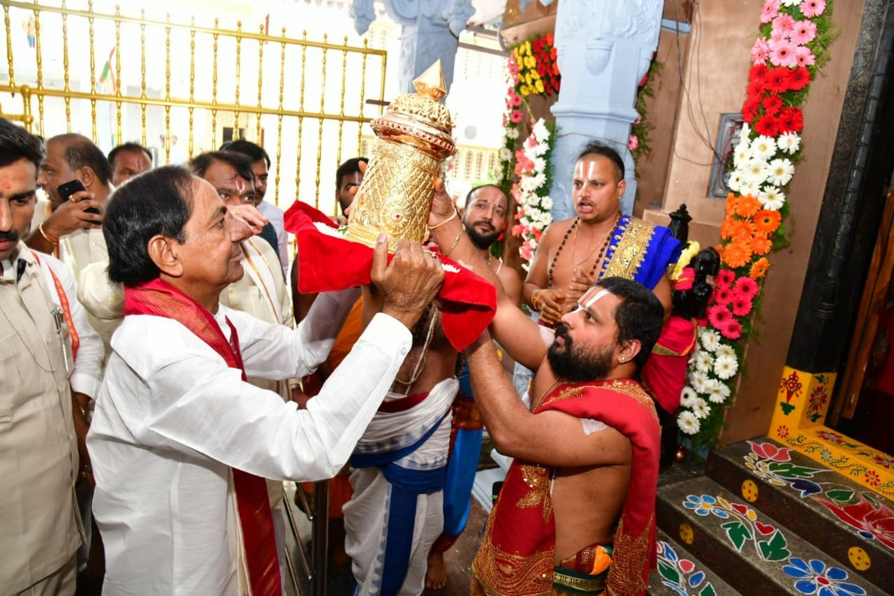 CM KCR visits Birkur venkateswara swamy temple