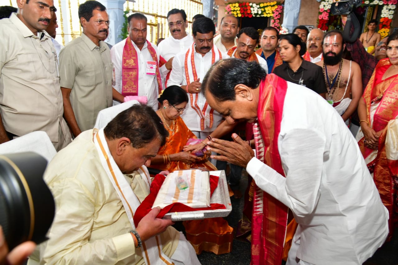 CM KCR visits Birkur venkateswara swamy temple