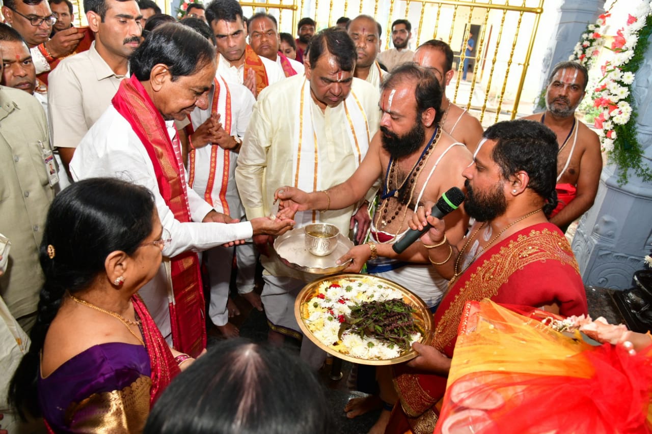 CM KCR visits Birkur venkateswara swamy temple