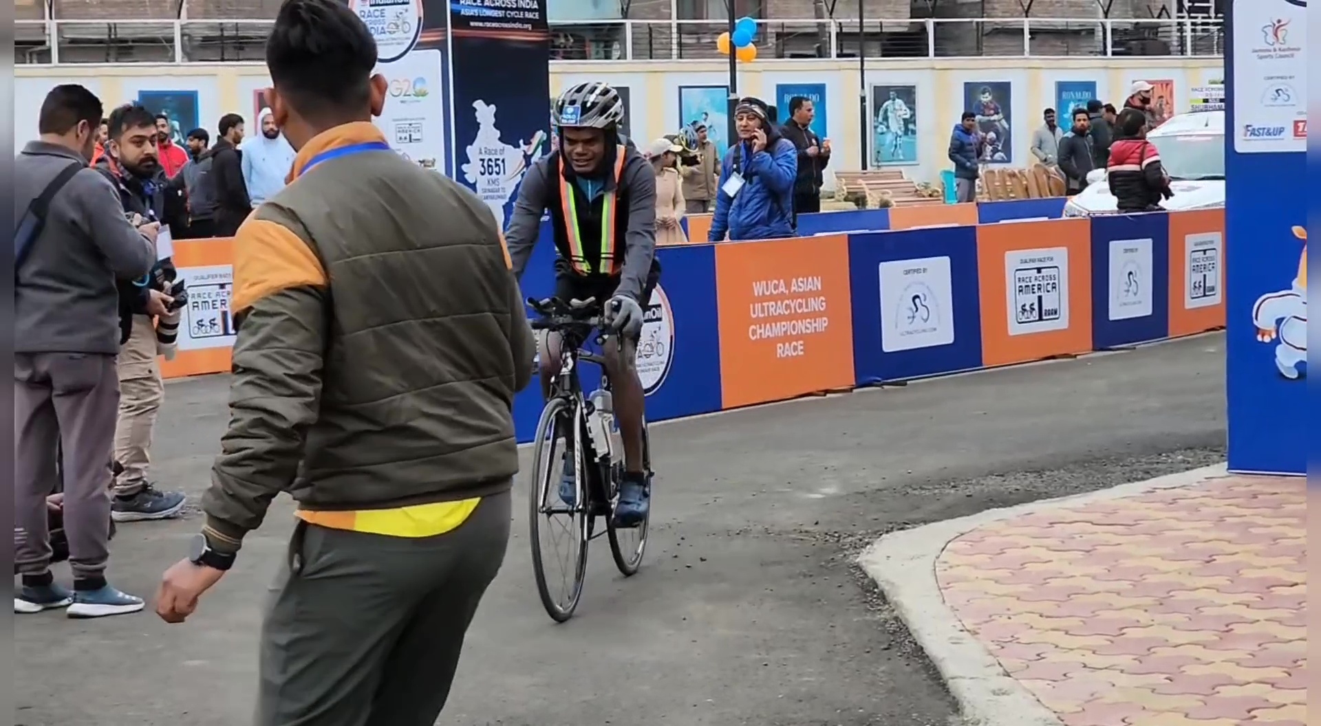 Asia's longest cycle race from Kashmir to Kanyakumari flagged off from Srinagar